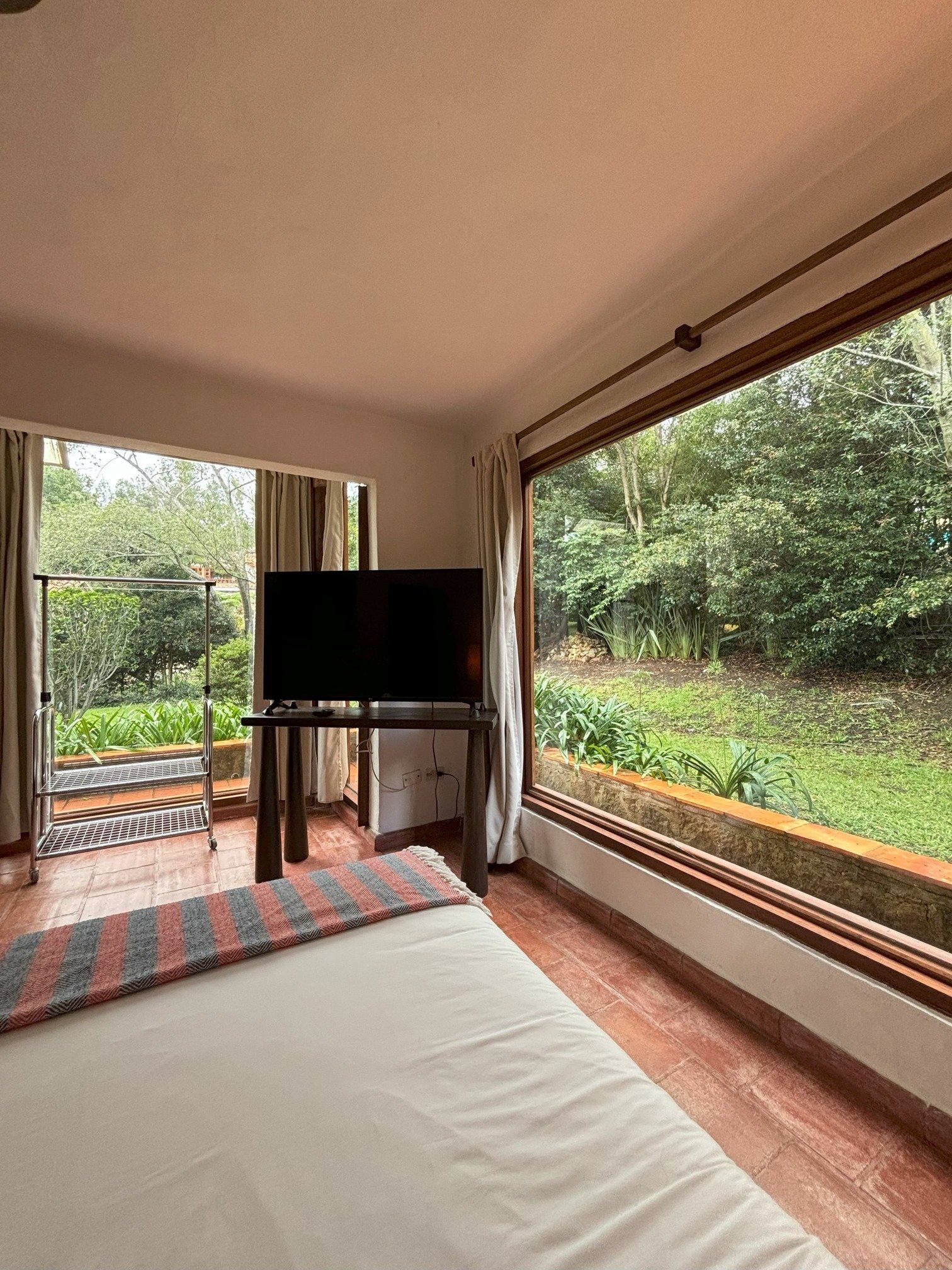 Televisor habitacion principal en apartamento Tierra en La Leyenda - Villa de Leyva