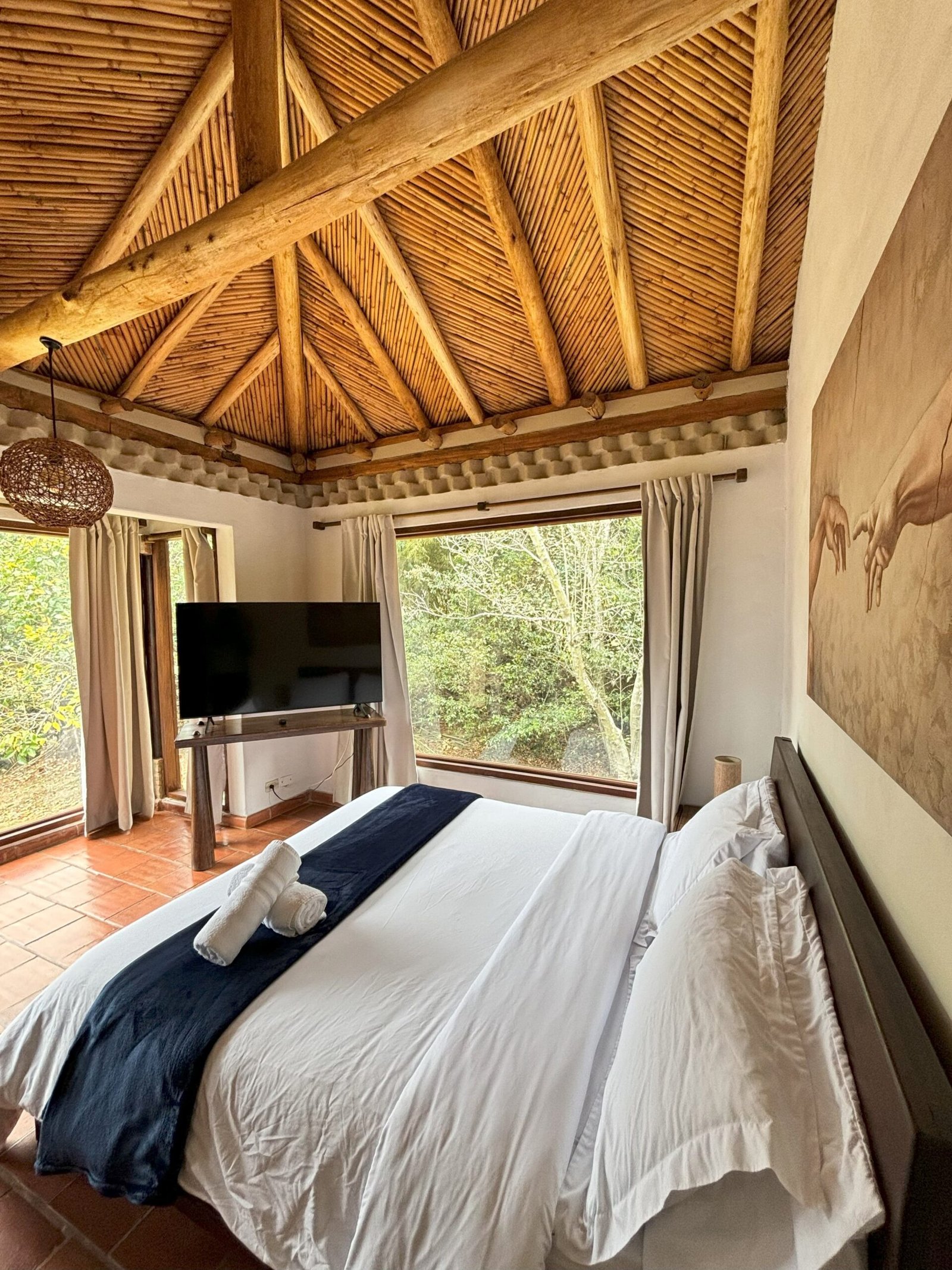 Televisor inteligente con Netflix en habitacion principal apartamento Fuego en La Leyenda, Villa de Leyva